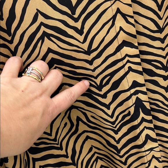 Lafayette 148 New York 100% Silk Zebra Print Button-Up Shirt - Picture 6 of 7